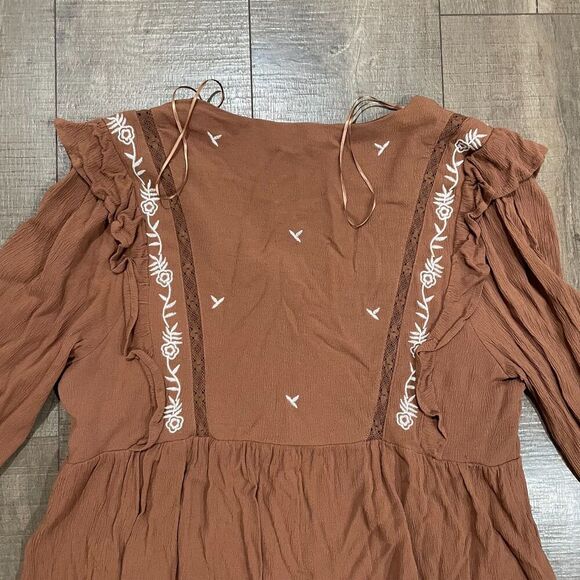 In Loom Women's Boho Peasant Top Size M - Brown with Embroidered Floral Design - Picture 8 of 12